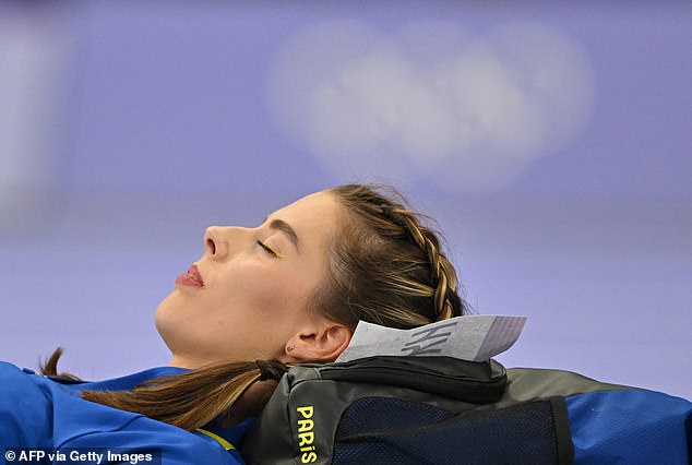 The gold medal winner was super relaxed at times, even appearing to take naps in the sleeping bag while waiting for her turn to jump