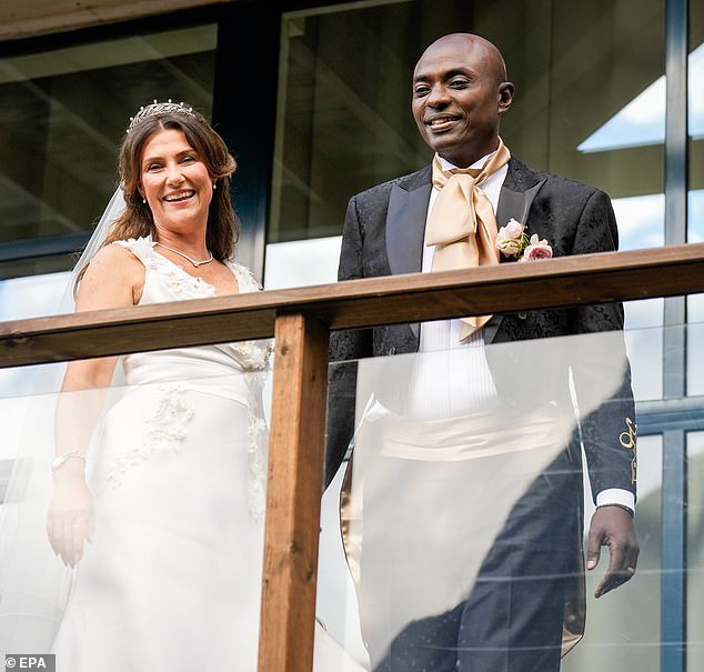 Princess Martha and her husband Durek greeted the people from a balcony