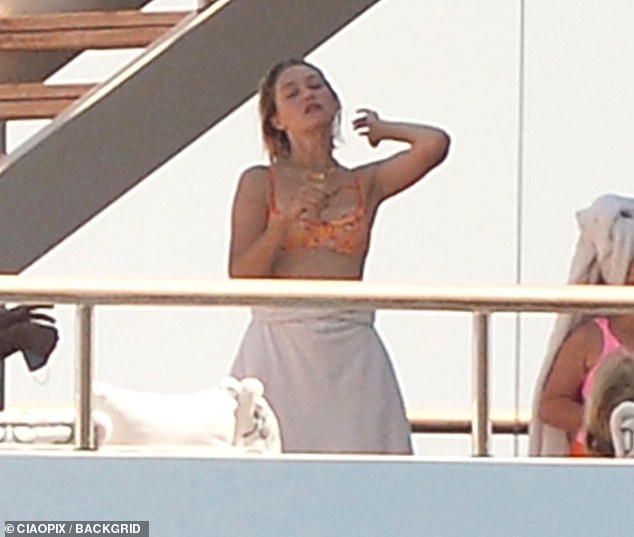 The Oscar winner enjoyed the last days of summer in the sun with the supermodel - who was first spotted with his daughter Lea, seven, during the relaxing outing