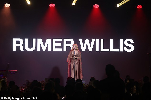 In addition to Rumer, former Destiny's Child member Kelly Rowland also performed at the event