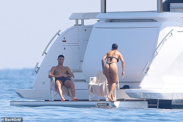 1725449470 897 Georgina Rodriguez cheekily grabs her bottom in front of Cristiano