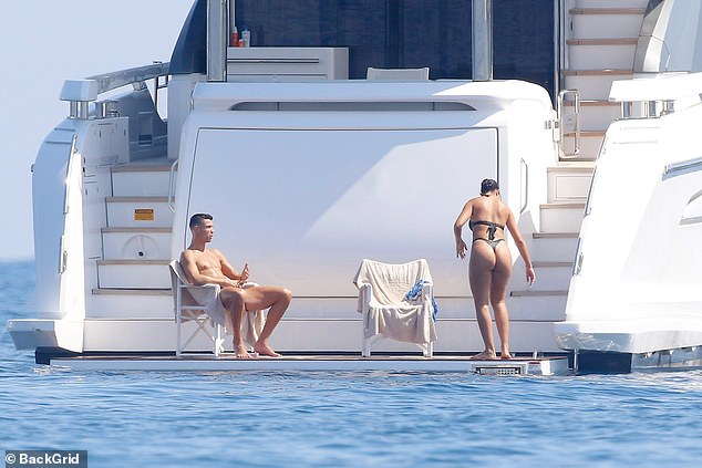 1725449478 232 Georgina Rodriguez cheekily grabs her bottom in front of Cristiano