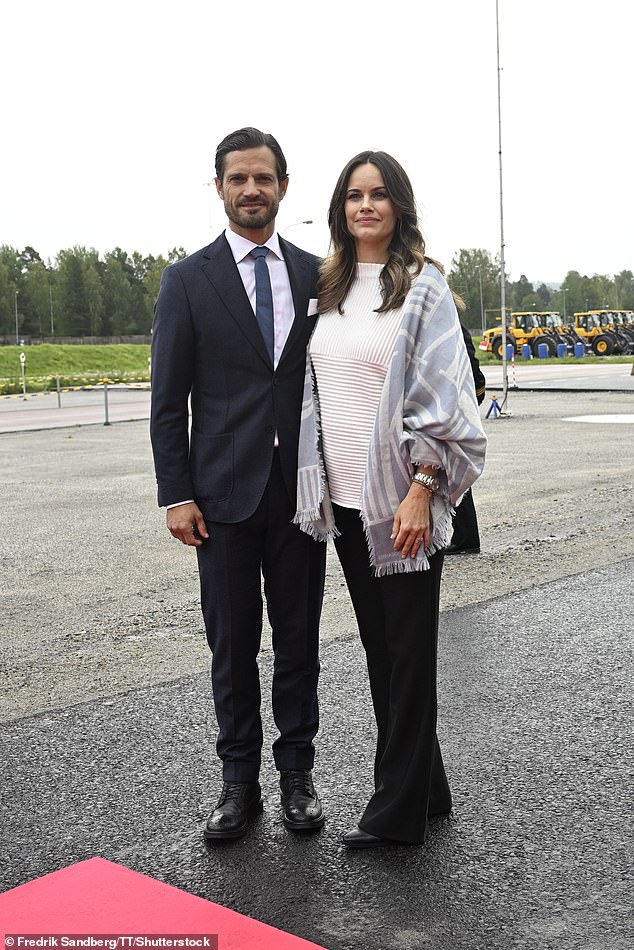 The royal, who is already the mother of three sons, arrived at a Volvo location when she arrived in Värmland with her husband Prince Carl Philip