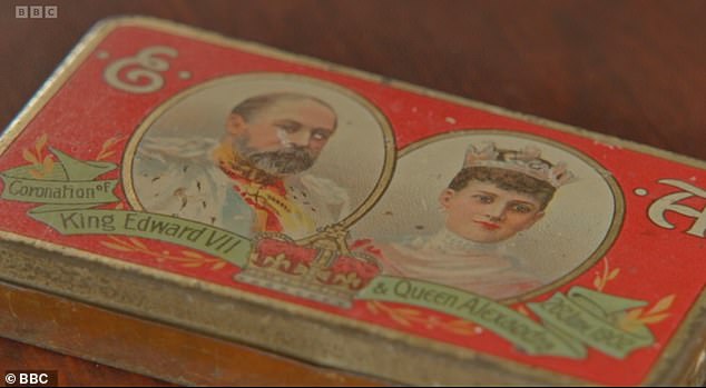 The episode was set in Cromford Mills, Derbyshire, and a gentleman brought along a Cadbury chocolate tin that had been given out to children on the occasion of the coronation of Edward VII in 1902.