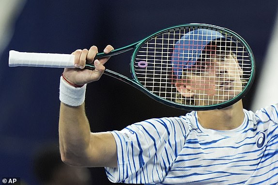 Alex de Minaur, of Australia, reacts after his victory over Jordan Thompson, of Australia, during a fourth-round match of the US Open tennis championship, Monday, Sept. 2, 2024, in New York. (AP Photo/Eduardo Munoz Alvarez)