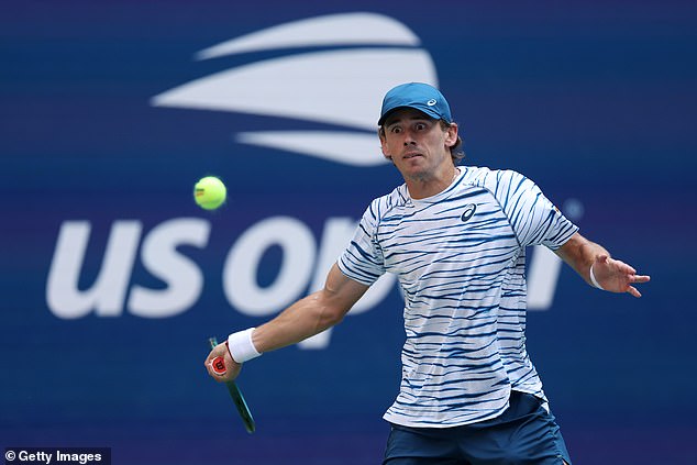 De Minaur hit 21 winning errors and 30 unforced errors, which left him 29 points behind Draper