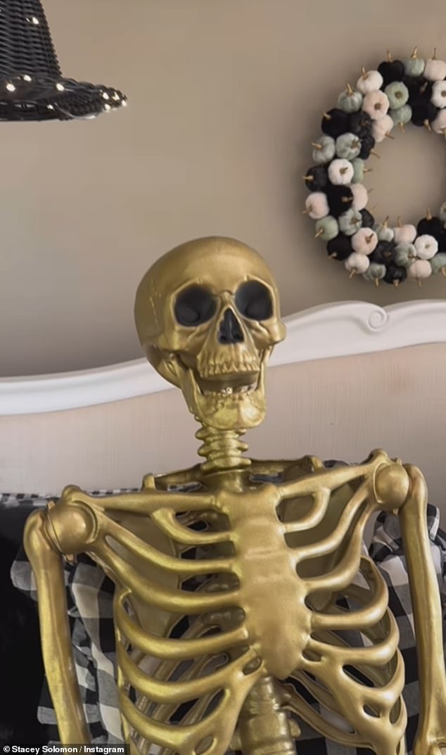 She placed a giant golden skeleton next to her on the bed, to show Joe that he has been replaced for the holidays