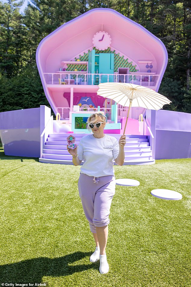 The design of the property is inspired by the original Polly Pocket playsets. This particular Airbnb is based on the Slumber Party Fun compact, which debuted in the 90s