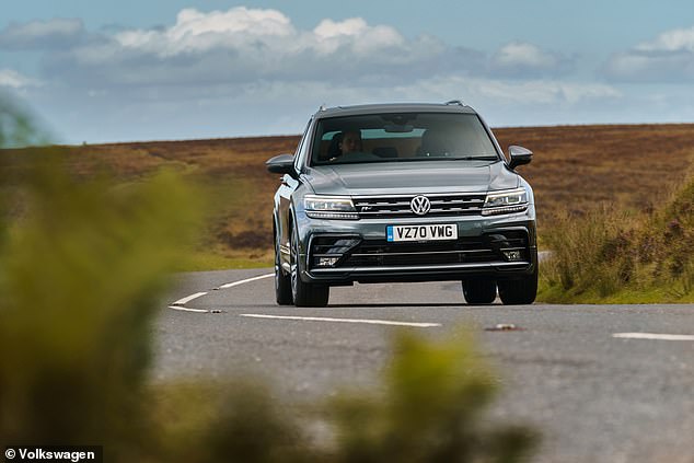 The test car used a controlled car in controlled conditions. The chosen model was a Volkswagen Tiguan - one of the best-selling family SUVs - equipped with a common tire size for this segment: 235/55 R18