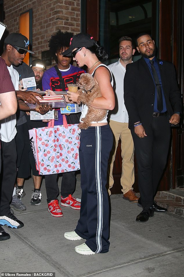 While Katy tried to go incognito with a baseball cap and sunglasses, that couldn't prevent her from being mobbed by fans begging for an autograph