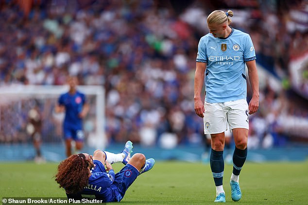 Cucurella desperately wanted Haaland to help him with a cramp, but he wasn't having it