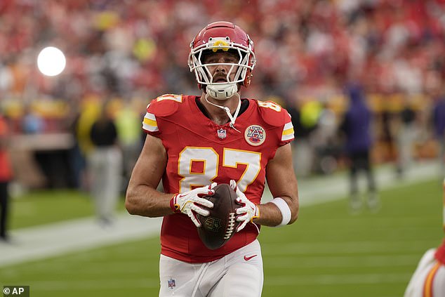 Kelce returned to action for the Chiefs as his girlfriend cheered him on from the stands