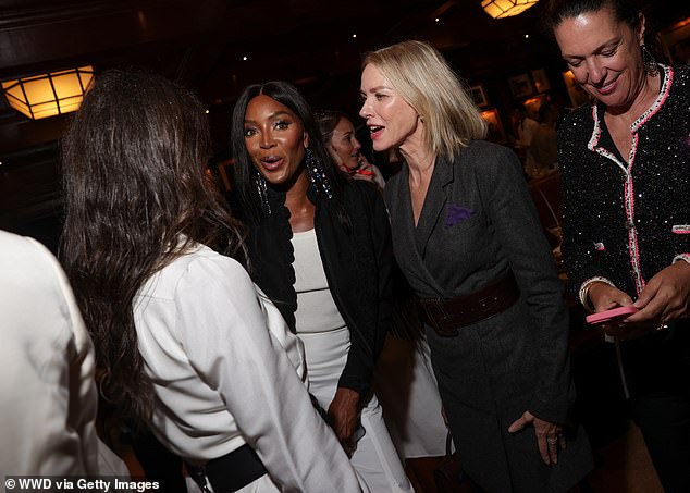 The model was also spotted chatting with Naomi Watts