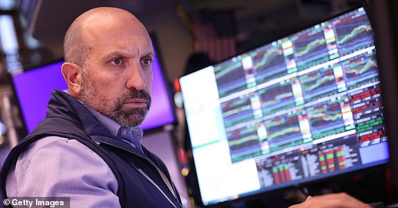 NEW YORK, NEW YORK - SEPTEMBER 05: Traders work on the floor of the New York Stock Exchange during afternoon trading on September 5, 2024 in New York City. Stocks closed with a loss, with the Dow Jones dipping below 200 points ahead of Friday's U.S. economic labor report and weaker-than-expected labor market data. (Photo by Michael M. Santiago/Getty Images)