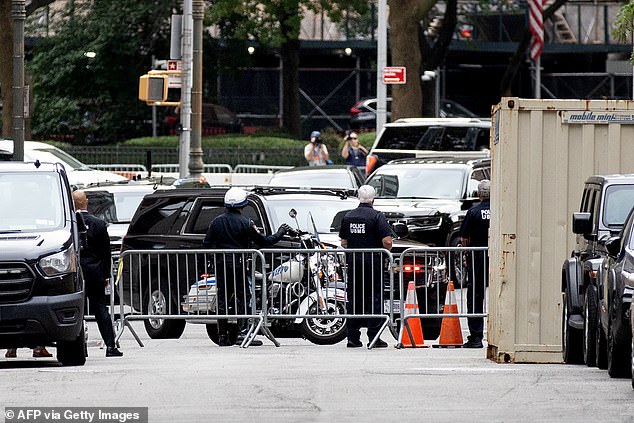 1725638685 381 Trump arrives at federal appeals court in New York to