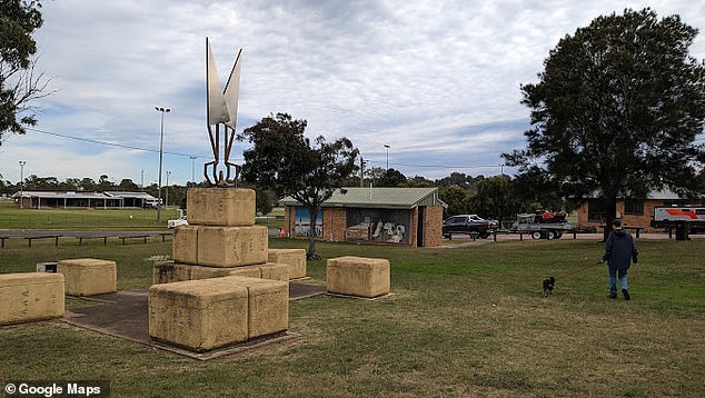 The town is home to a memorial to legendary record-breaking Australian sheep shearer Jackie Howe, who was born just outside Warwick and is equally famous for his blue vests