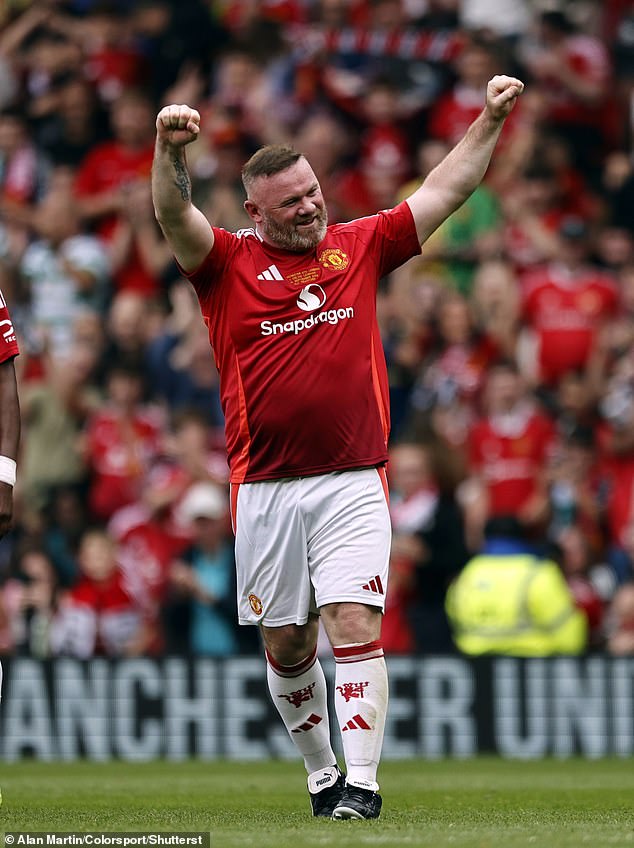 Wayne turned back the years when he scored a stunning 30-yard screamer to put Manchester United ahead of Celtic in the Charity Legends match