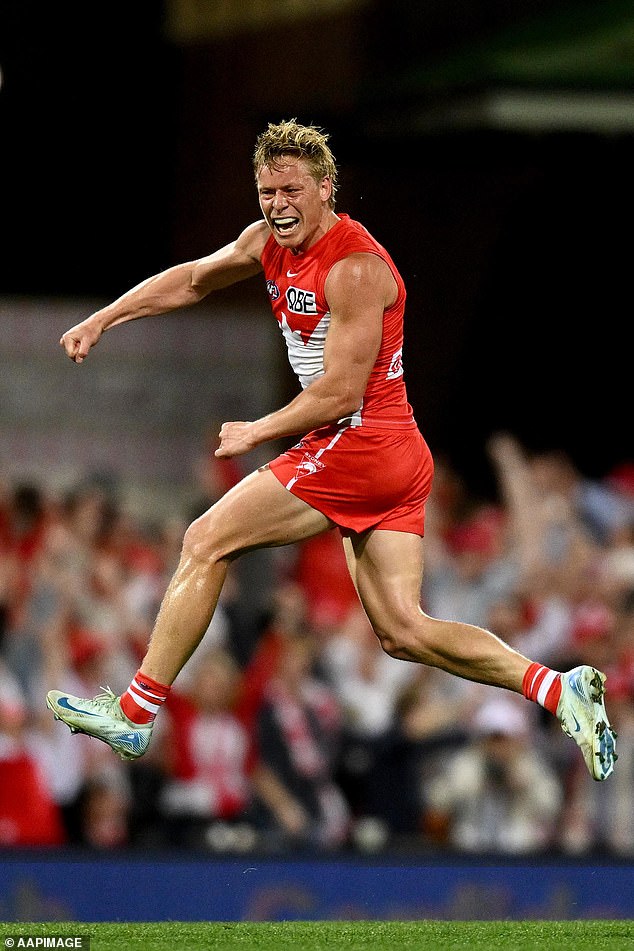 Heeney said: 'I instinctively jumped at it and got a nice little sit'