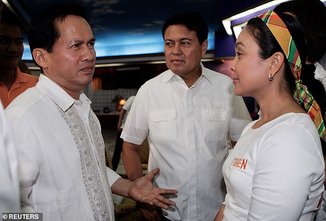 Apollo Quiboloy (left) welcomes Senator and presidential candidate Manuel Villar (center) and his vice presidential candidate Loren Legarda in 2010