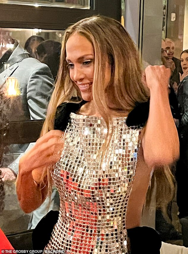 1725831051 981 Jennifer Lopez clasps hands amid intimate conversation with ex Ben