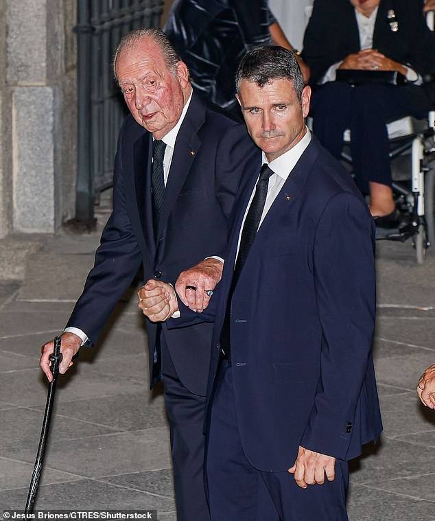 King Juan Carlos I used a walking stick and was supported as he made his way to the cathedral