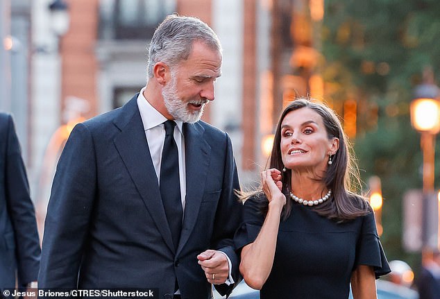 Queen Letizia wore her shoulder-length brown hair loose and combed behind her ears, revealing a pair of pearl earrings