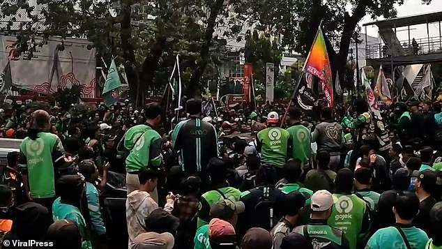 More than 1,000 motorcycle taxi riders held protests across Indonesia on August 29 to speak out against low wages and alleged unfair practices by taxi companies