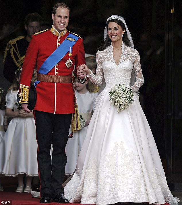 The designer worked at Alexander McQueen for 26 years, 13 of which as creative director. During that time she designed the wedding dress of the current Princess of Wales (Prince William and the Princess of Wales on their wedding day in April 2011).