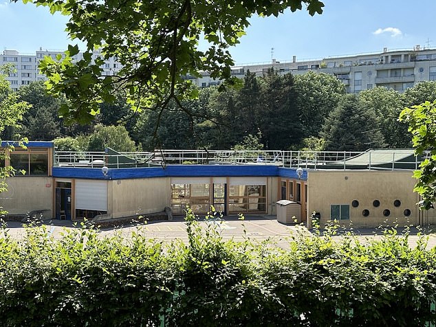 The school (pictured) is located in the 15th arrondissement of Paris