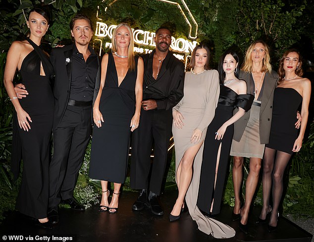 At one point, Ari, Cole, Gwyneth, Colman, Haile, Anja Rubik and Alexa Chung joined Mina Myoi for an unforgettable star-studded group photo