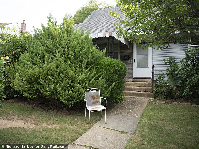 Officers found Joseph DeLucia with a self-inflicted gunshot wound on the front lawn of this Syosset, New York, home. The four other victims were found inside