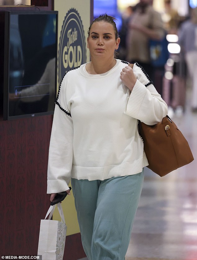 She showed off her dramatic 20kg weight loss in loose-fitting green pants and a long-sleeved white sweater