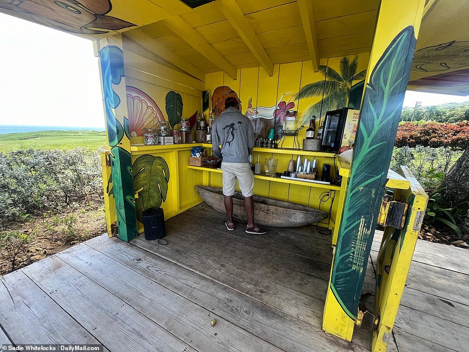 Another Tiki-style shack on the golf course, serving a variety of drinks and ceviche