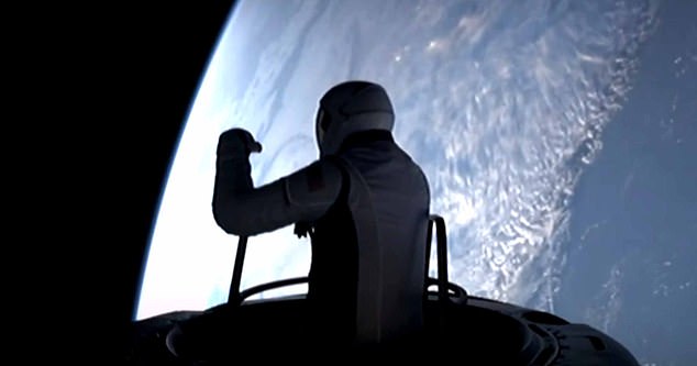 During SpaceX's livestream of the Polaris Dawn spacewalk, some viewers claimed the footage must be fake. One pointed to the awkward position of Isaacman's arm as evidence.