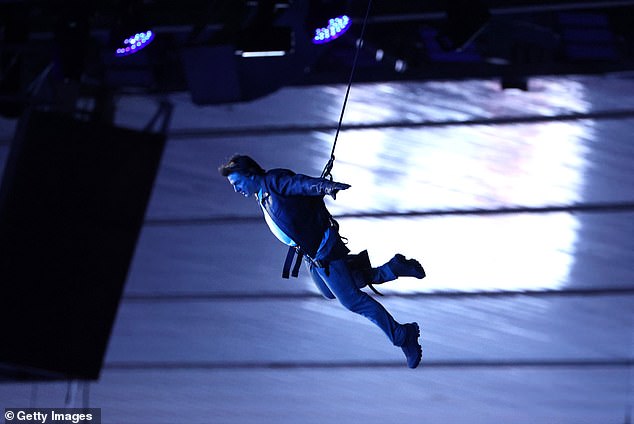 1726203705 469 Tom Cruise performed his death defying stunt at the Paris Olympics