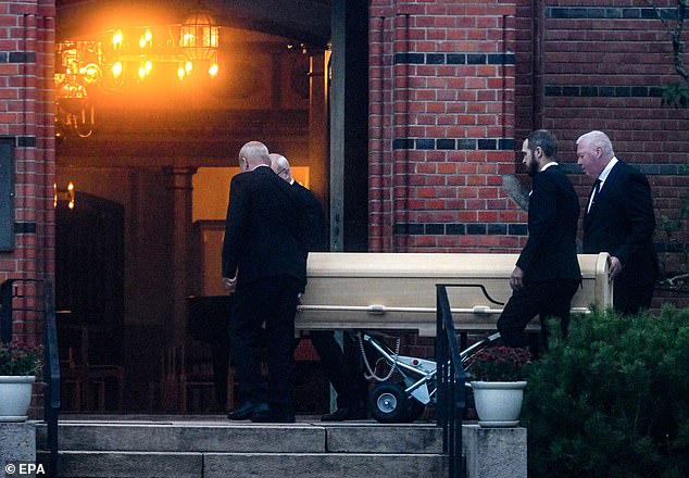 1726209045 141 The final farewell First glimpse of Sven Goran Erikssons coffin