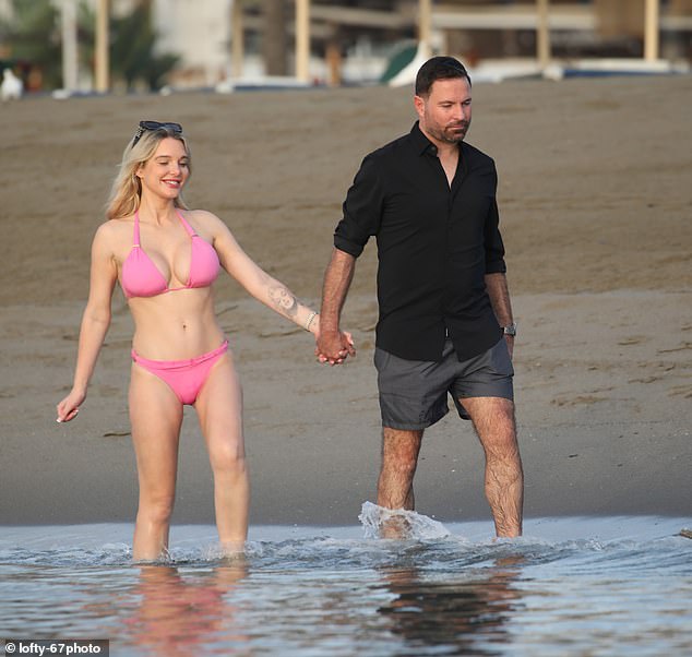 Helen showed off a very full bust in a plunging pink bikini top, paired with matching bottoms