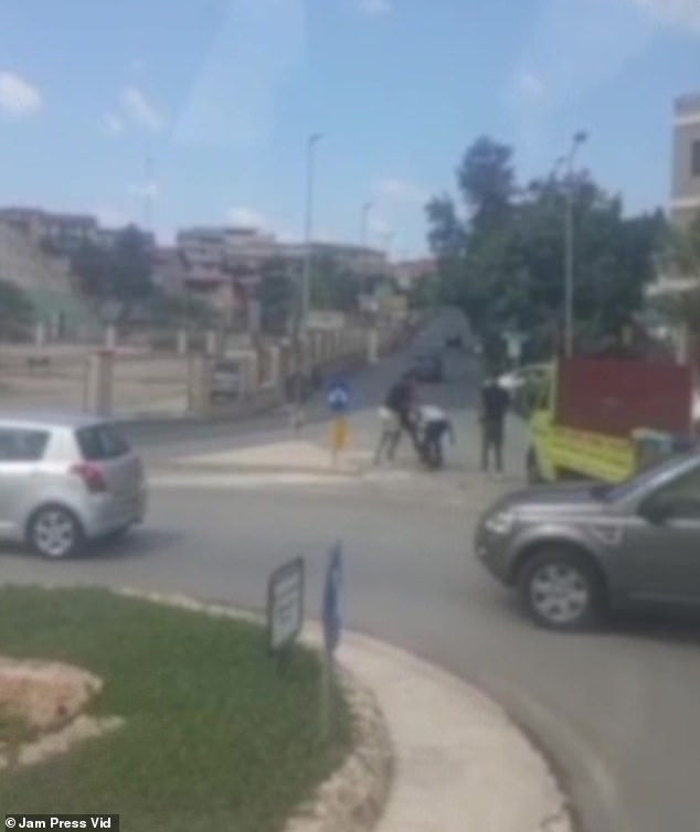 The scuffle occurred after a gardener driving a pickup truck nearly hit a car at a roundabout