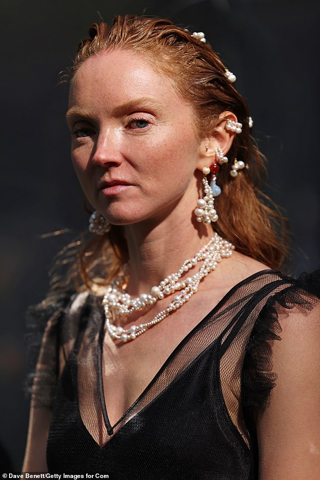 She wore a striking set of mother-of-pearl jewelry that drew attention to her slender neck