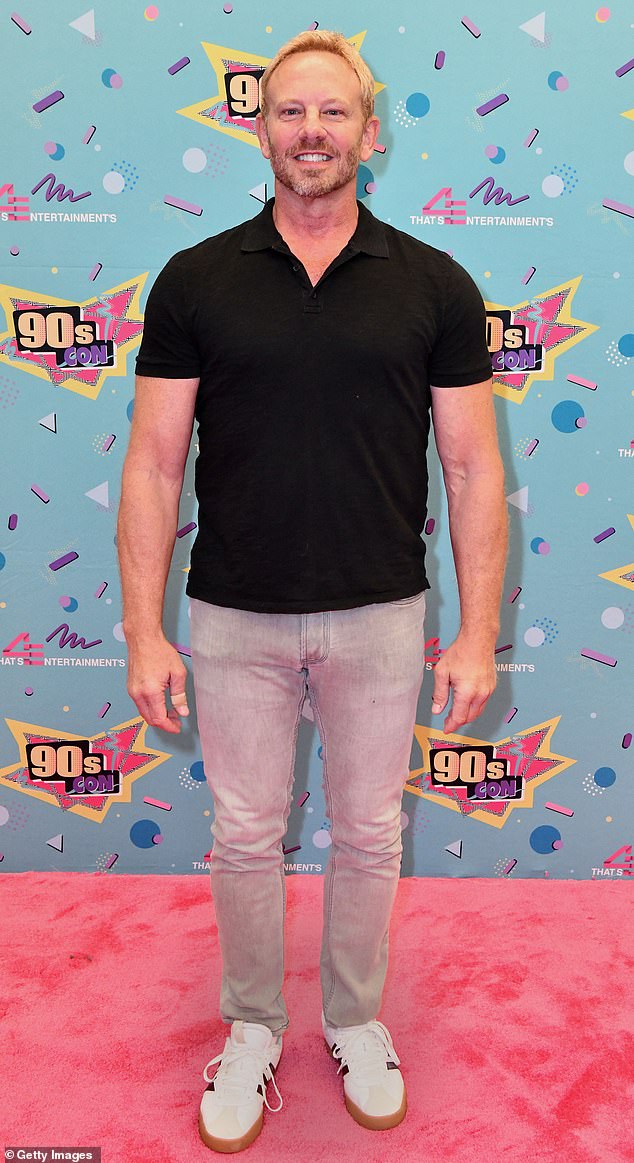 Ian Ziering reunites with his Beverly Hills, 90210 co-stars on stage in Daytona Beach, FL