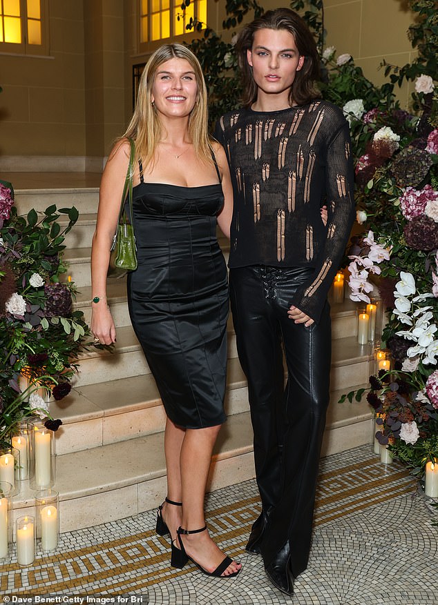 Amelia paired the dress with low-heeled sandals, a dainty silver necklace and a small olive green handbag