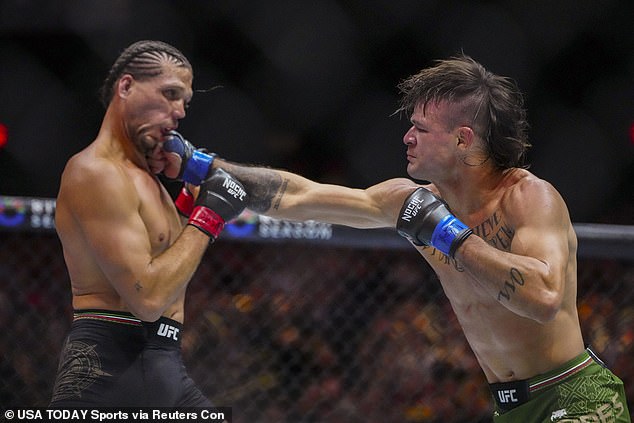 Diego Lopes extended his winning streak to five fights with a win over No. 3 featherweight Brian Ortega