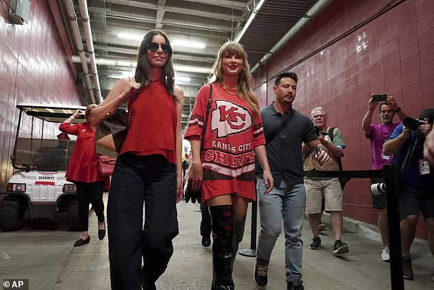 Taylor paired her Chiefs jersey with sassy thigh-high boots and flashed a smile as she arrived at the stadium