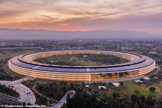 Despite being a whopping 2.8 million square feet in size, Apple has done an excellent job of hiding the massive building from passing traffic, using carefully placed trees