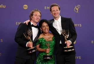 Jeremy Allen White, winner of the award for Best Lead Actor in a Comedy Series, Liza Colón-Zayas, winner of the award for Best Supporting Actress in a Comedy Series and Ebon Moss-Bachrach, winner of the award for Best Supporting Actor in a Comedy Series