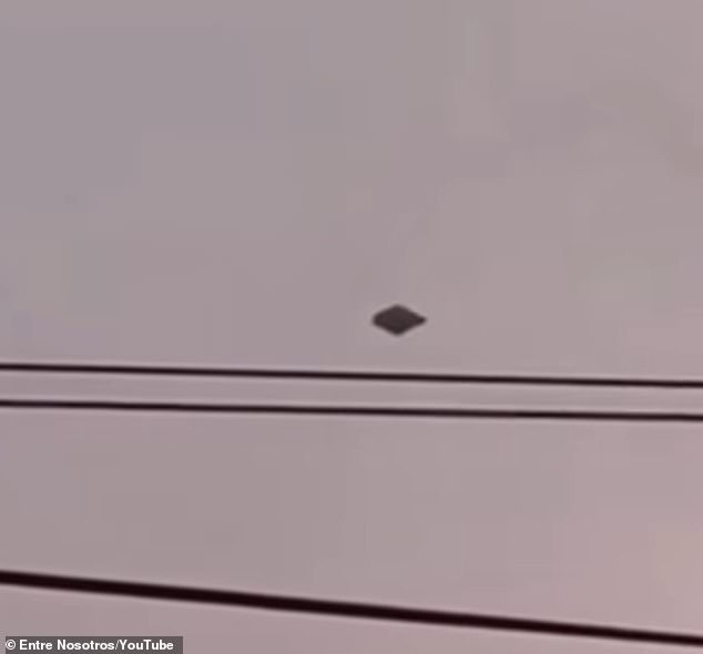 A flying object that reportedly resembled a UFO was spotted over El Naranjo and Manzanillos, two neighborhoods in the western city of Zitácuaro