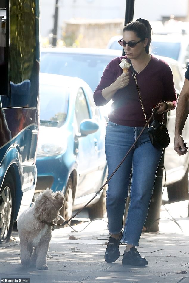 She also enjoyed an ice cream during the walk