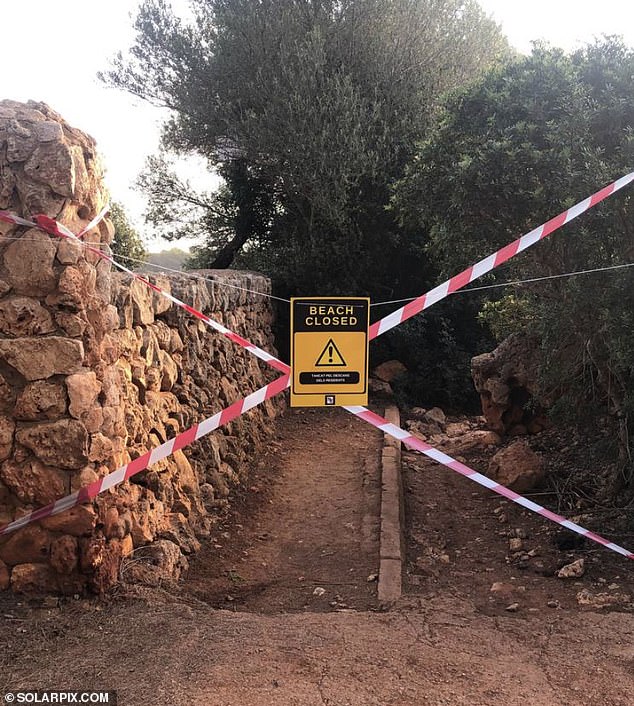 The protest group Caterva placed red tape and 'Beach Closed' signs at several coves in Manacor, in eastern Mallorca, at the end of August