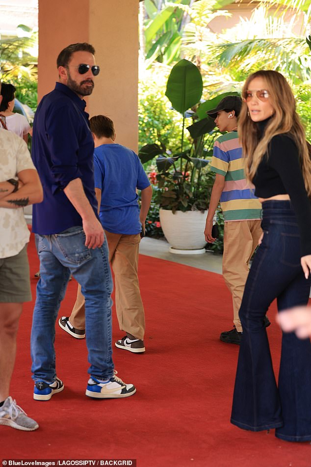 On Saturday, Affleck and Lopez took their children Max, Emme, Samuel and Fin to the Beverly Hills Hotel for lunch