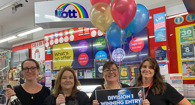 The ticket was sold through the Lott app and not in the store. The photo shows employees at a Lotto newsagent